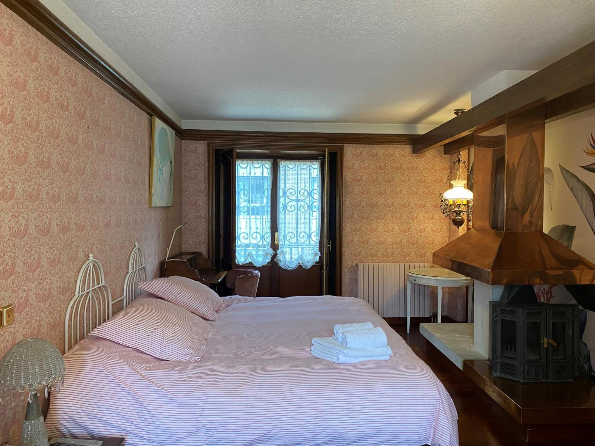 Apartamentos Maria Luisa Burgo Exteriér fotografie